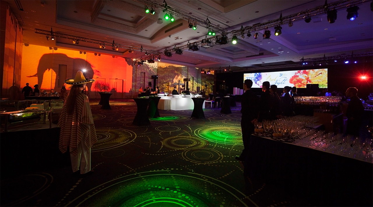 Lustra Creative Evento MWC 2015 ZTE